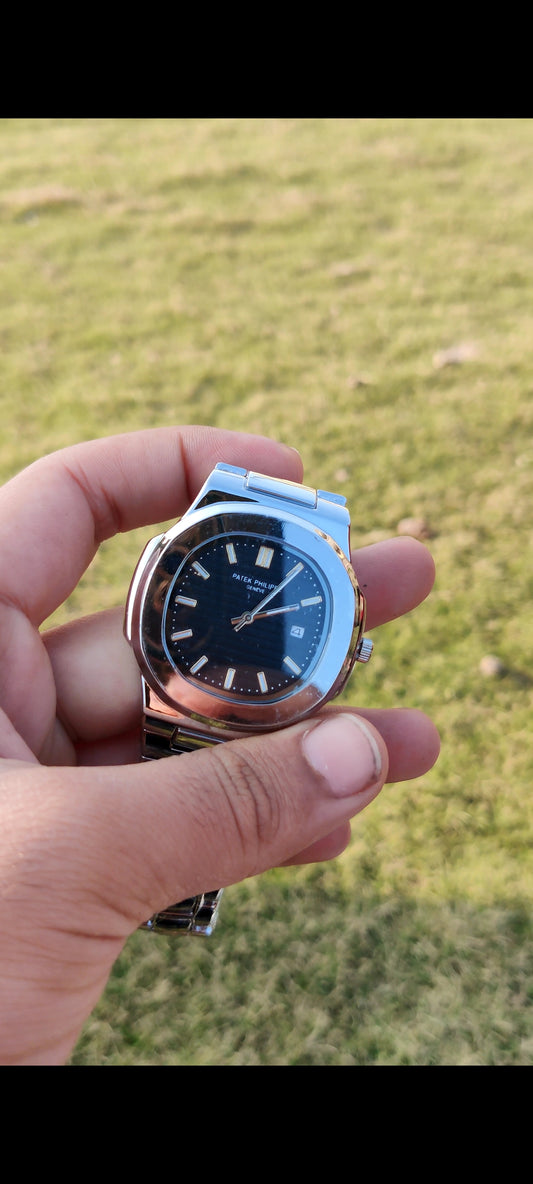 Luxury classy black dial